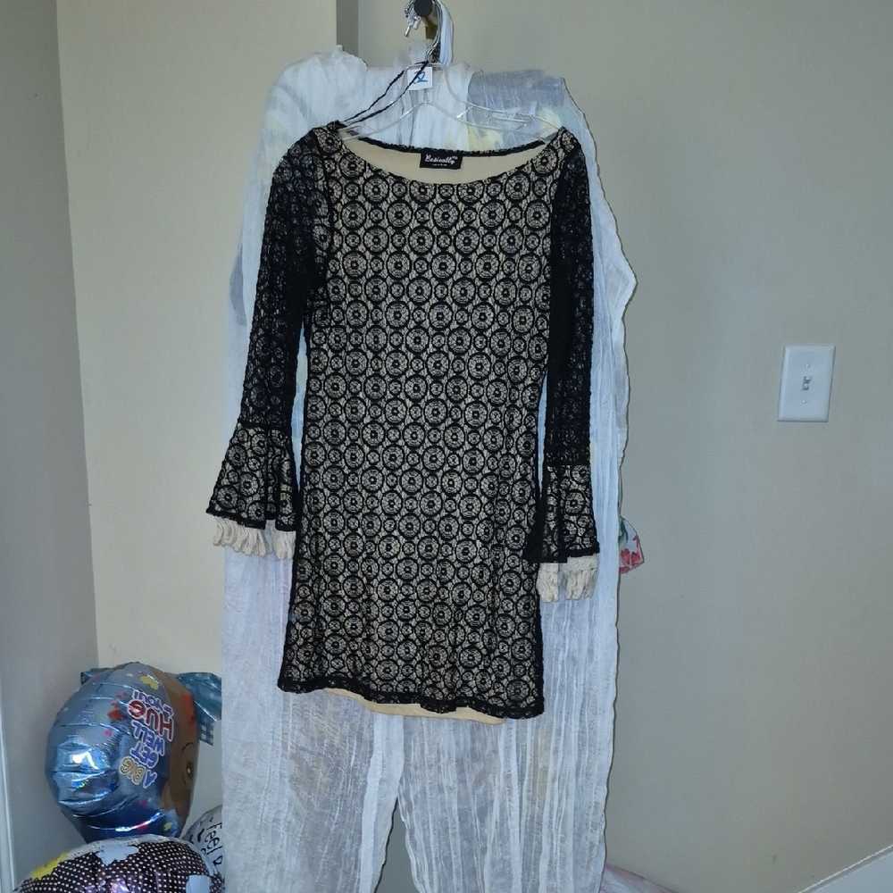 Basically Me Black Graphic Ruffled Sleeved Dress P2P:16.5" Length:26"